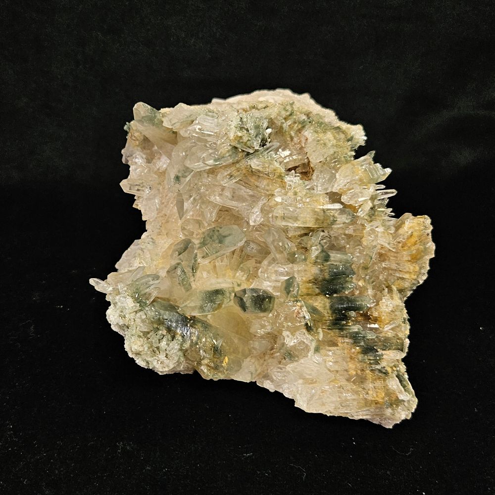 ヒマラヤ水晶クラスター グリーンクローライト付 サイズ:100×95×75mm