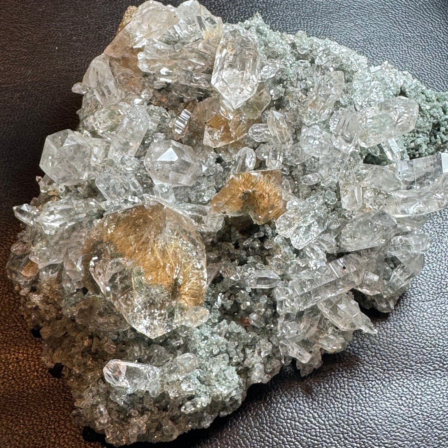 【028】マニハールルチルクラスター原石 約610g 会長ショーケースコレクション（＊1点限り）【live限定】live20260227