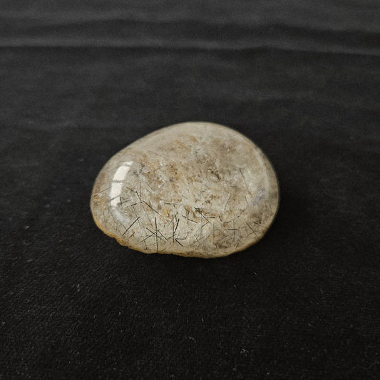 ホワイトガーデン ブラックルチル 原石