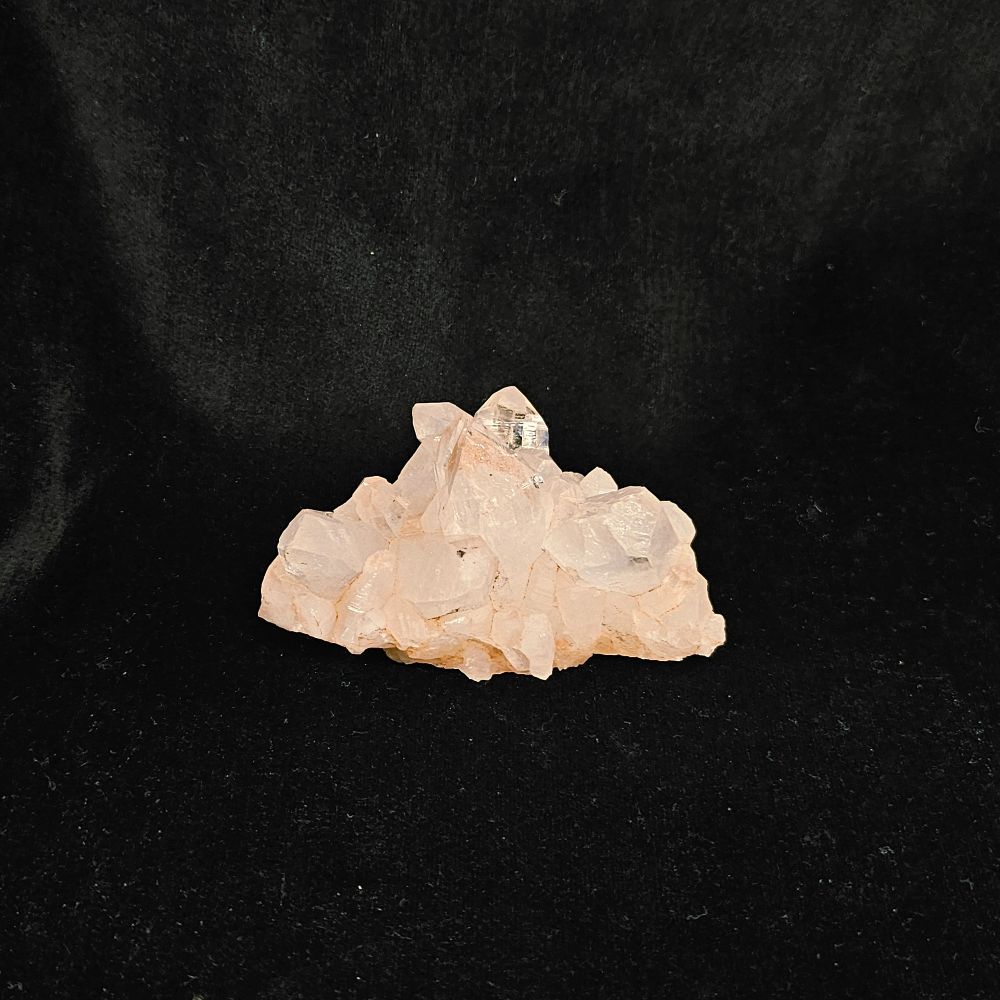 ヒマラヤ水晶クラスター ほんのりピンク ¥5000-E   サイズ：53×73×32mm