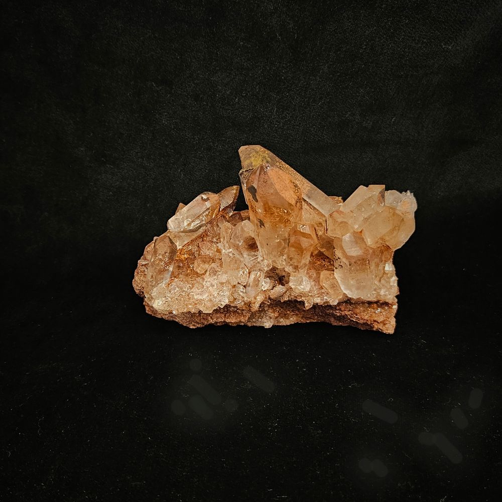 ヒマラヤ水晶クラスター 赤鉄系レッド サイズ：45×95×71mm