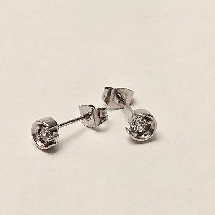 ジルコン(ホワイト) ピアス