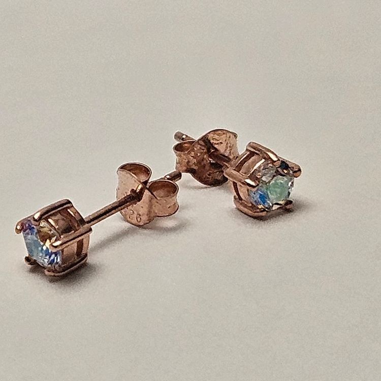 ジルコン(オーロラピンク) ピアス
