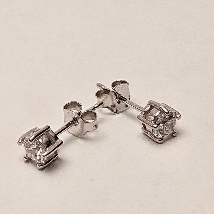 ジルコン(ホワイト) ピアス